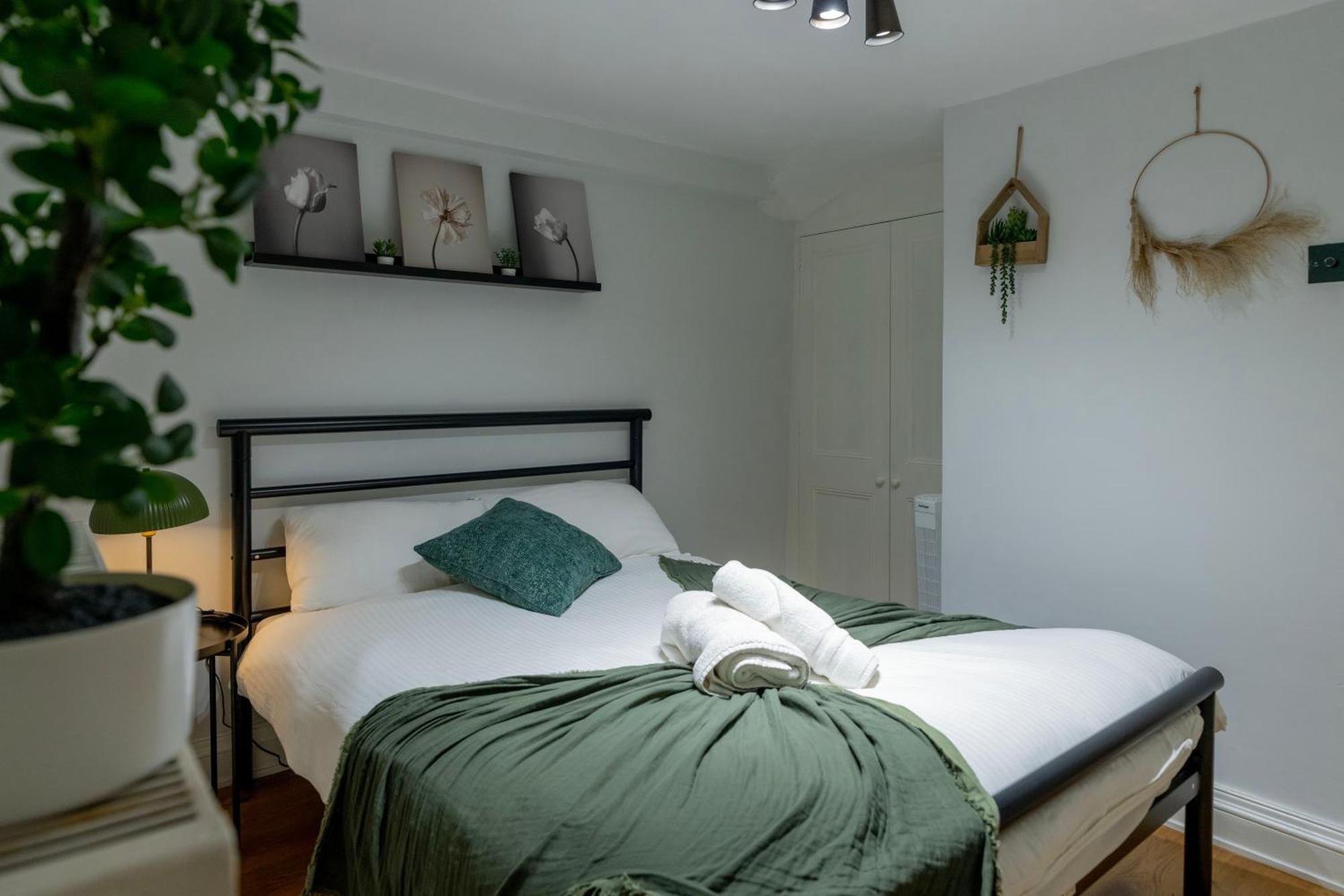 Апартаменты Gorgeous 2Bed House In New Road Лондон Экстерьер фото